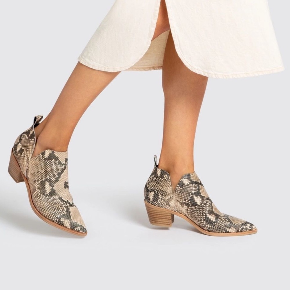 Dolce Vita Karsen Snake Printed Ankle Booties Size 6.5